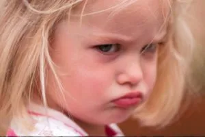 Com ajudar a gestionar les emocions dels infants